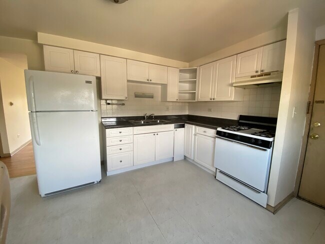 Foto del edificio - 6441 W Higgins Ave