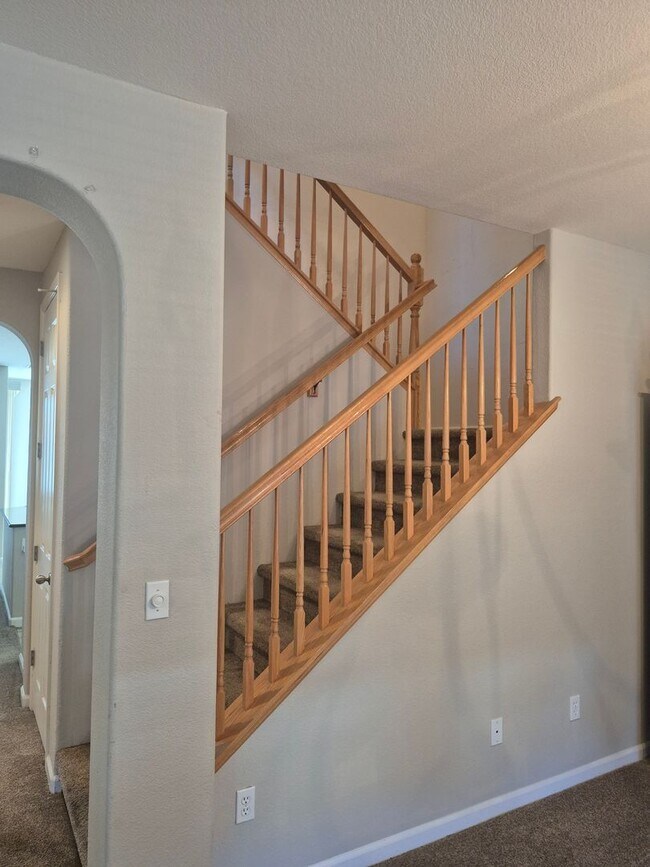 Foto del edificio - 5 Bedroom 3.5 Bathroom Home with Yard