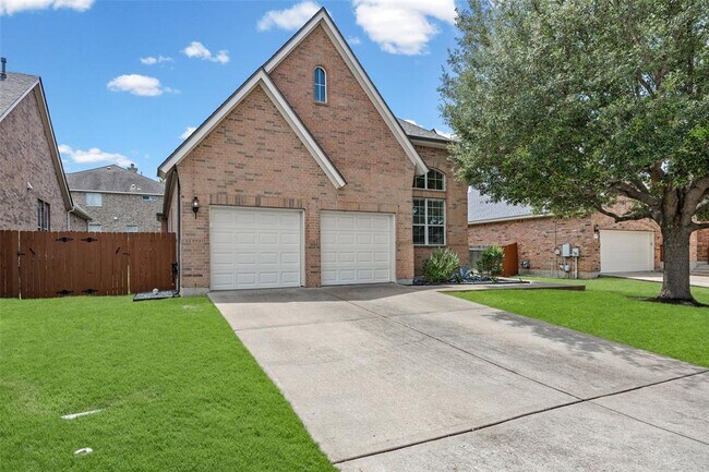 Foto del edificio - 2414 Powderham Ln