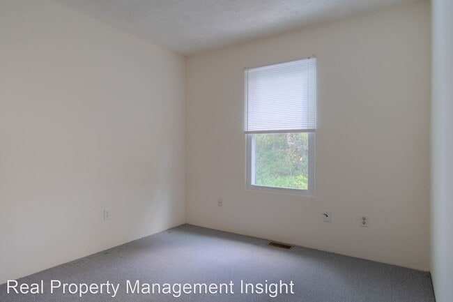 Building Photo - 4 br, 2.5 bath House - 128 Clover Valley C...