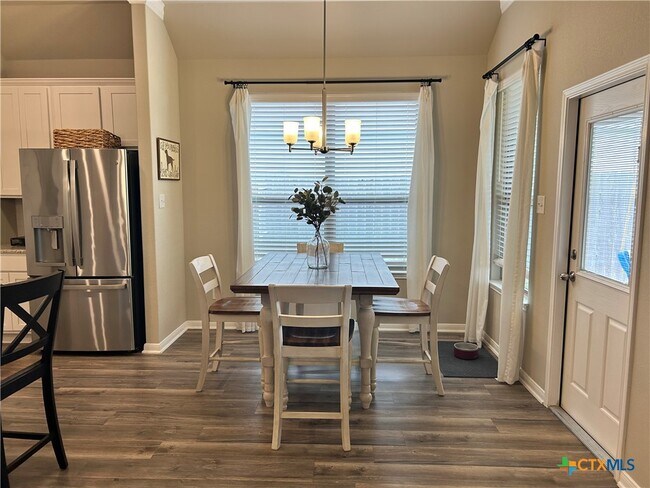 Foto del edificio - 7104 Birdsnest Wy