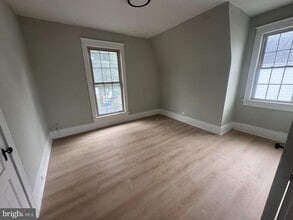 Building Photo - 15 S Welles Ave