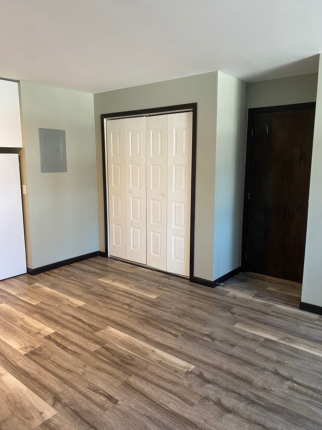 Building Photo - 704 9th St NW