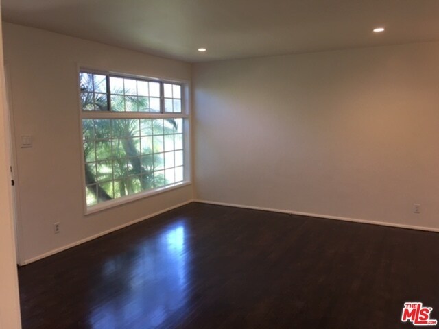 Foto del edificio - 8439 Barnsley Ave