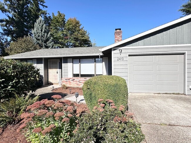 2 Bed 1 Bath Duplex Freshly Renovated Near... - 2 Bed 1 Bath Duplex Freshly Renovated Near... Apartment