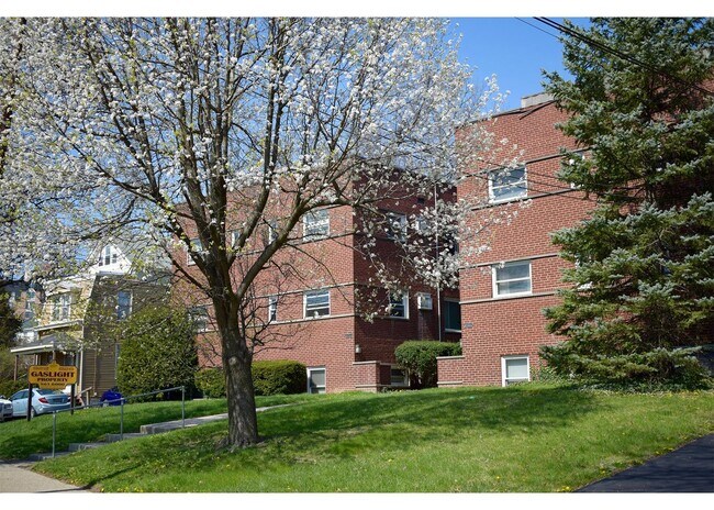 Building Photo - 922-926 Ludlow Avenue