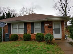 Building Photo - 308 Twin Oak Dr