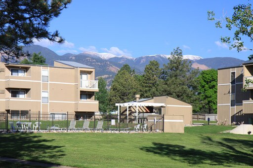 Primary Photo - 460 E Cheyenne Mountain Blvd