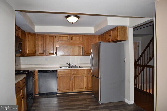 Foto del edificio - 8278 Waterside Ct