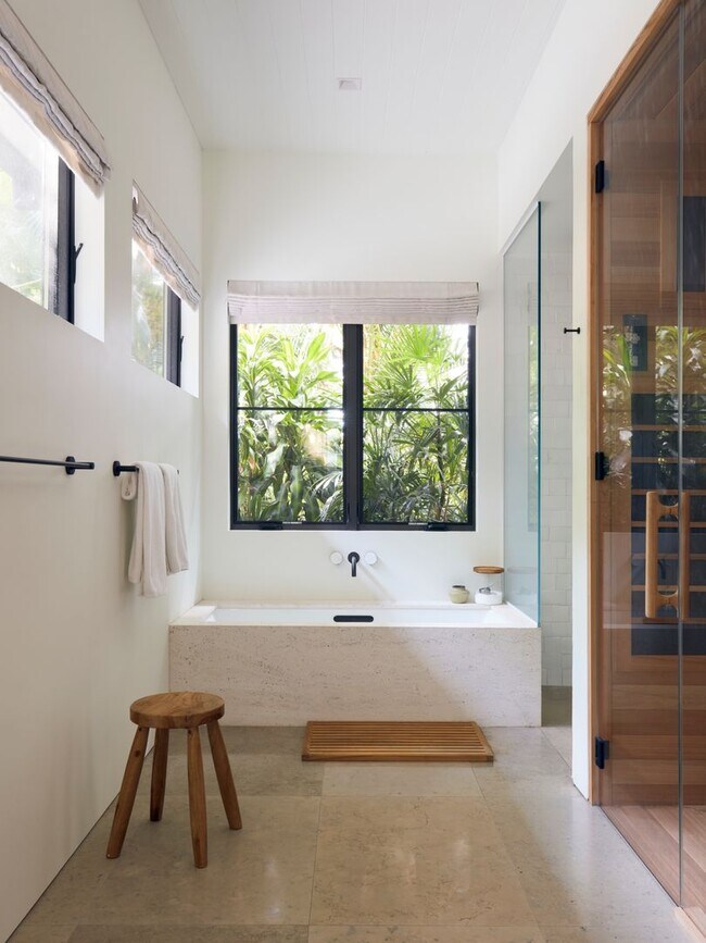 Building Photo - Exclusive Diamond Head Luxury Estate – A P...