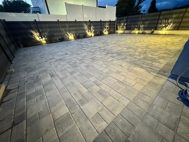 Foto del edificio - 17807 San Fernando Mission Blvd