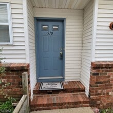 Building Photo - 910 Reed Ct