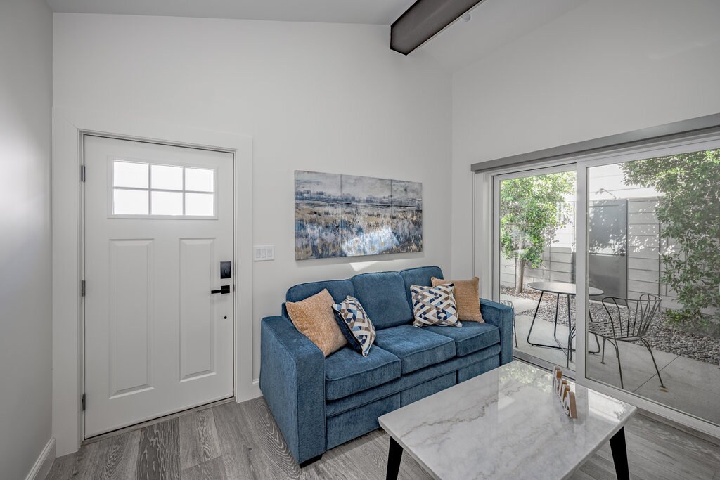 Foto principal - 5644 Stansbury Ave