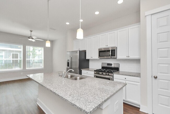 Building Photo - 787 Strawberry Pines Ct