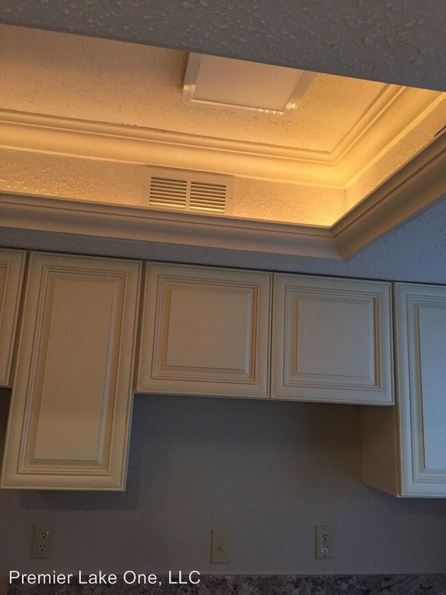 Foto del edificio - 3823 Ridgelake Dr