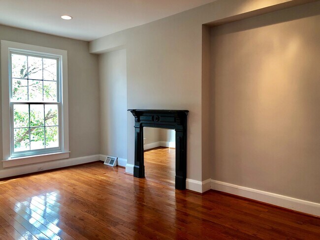 Building Photo - Charming 3BD/3BA in Canton Townhome w/ Par...
