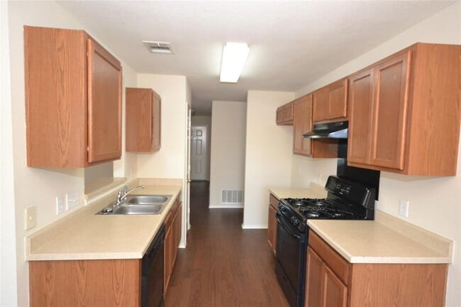 Building Photo - 911 Remington Dr