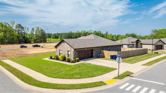Building Photo - 37 Aberdeen Dr