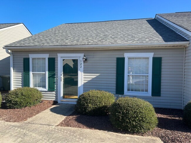 Foto del edificio - 122 Red Coat Ln