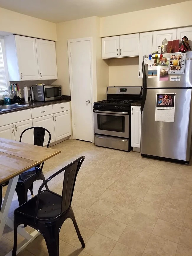 Kitchen - 2827 Polk St NE