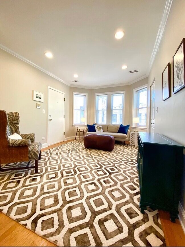 Foto del edificio - 7062 N Wolcott Ave