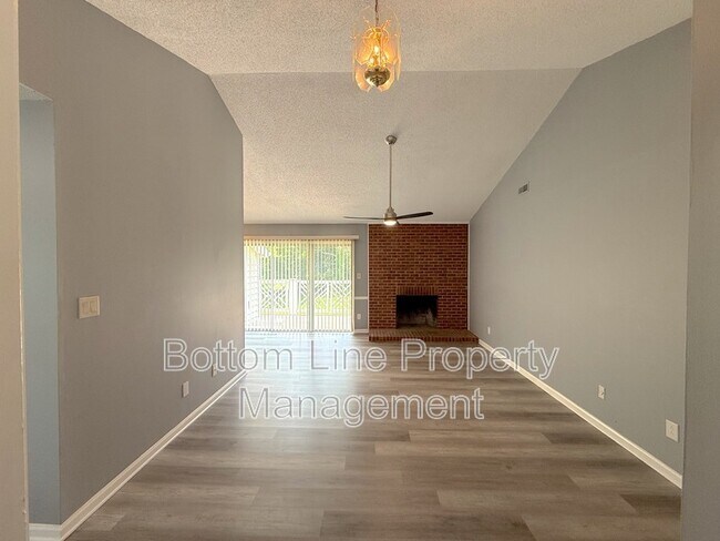 Foto del edificio - 5206 Amity Springs Dr