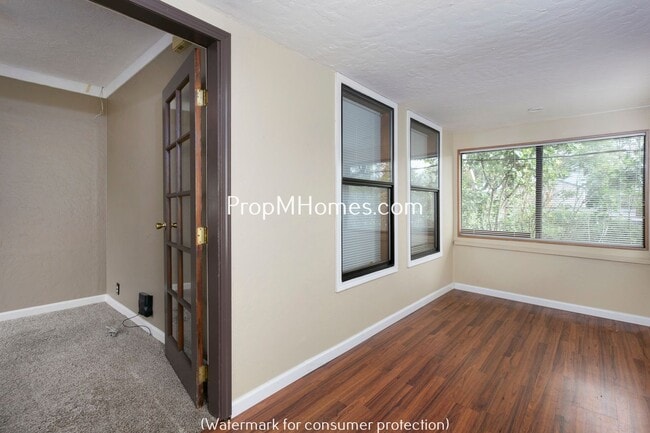 Photo - Charming One Bedroom Plus Office/Den In SE Portland! House
