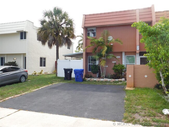 Building Photo - 836 SW 80th Ave