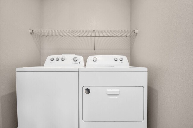 Foto del edificio - 6777 Sommerall Dr