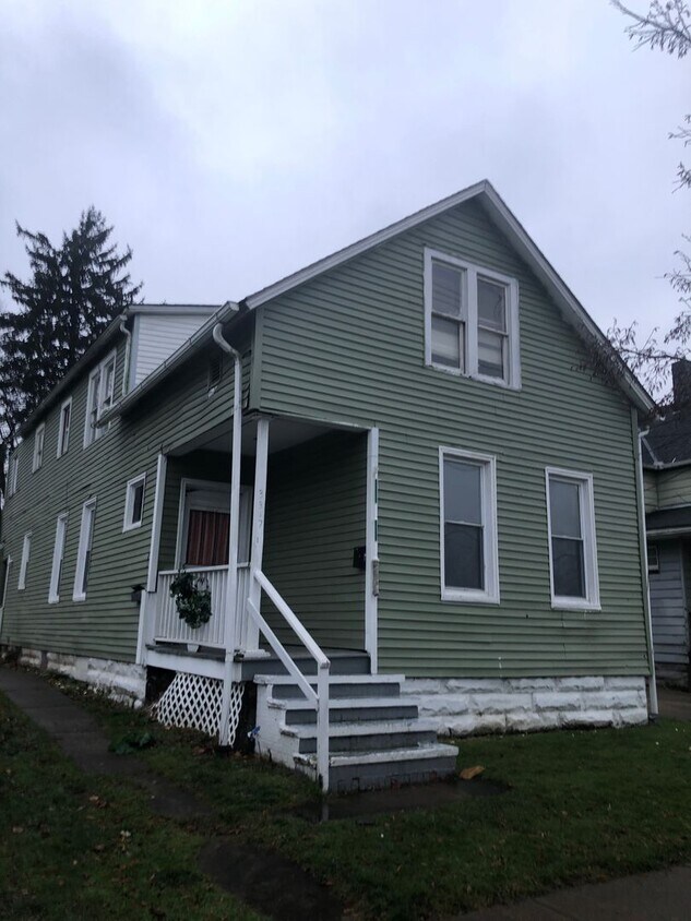3317 Trowbridge Ave Unit DOWN, Cleveland, OH 44109 Room for Rent in