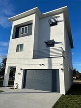 Building Photo - 7119 Fair Ln