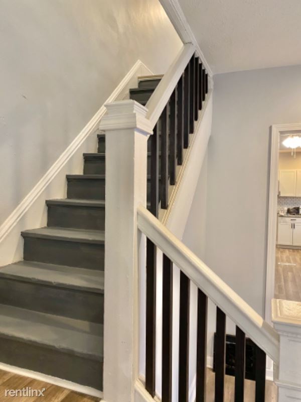 Building Photo - 3 br, 1 bath Townhome - 8002 Lake Ct