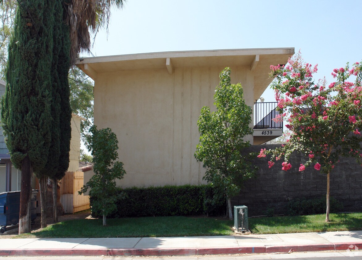 Foto principal - 4539 Main St