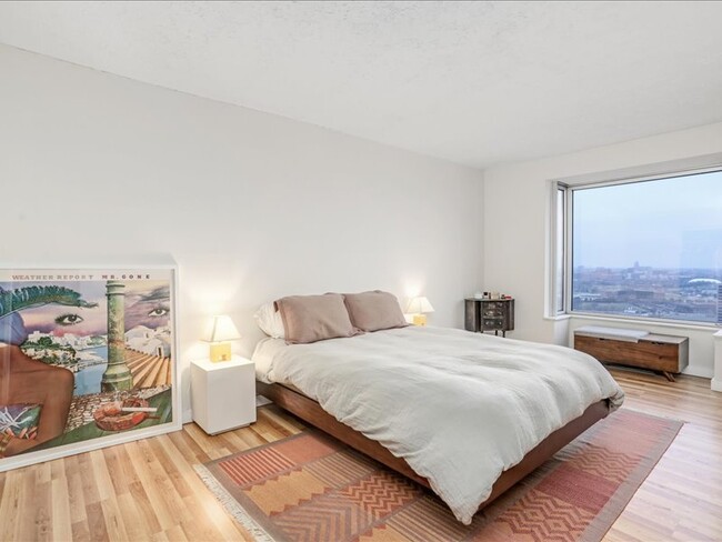 Foto del edificio - 1300 E Lafayette St