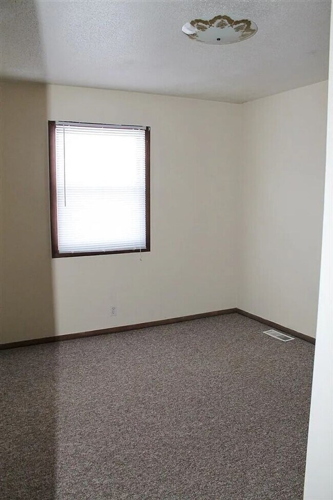Foto del edificio - Coming soon, will update photos. 2 bedroom...