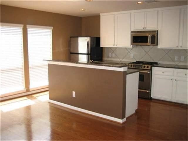 Foto del edificio - 1263 W 17th St