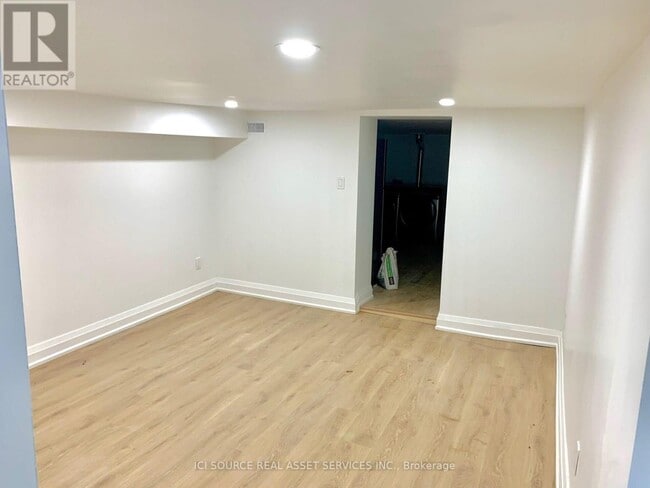 Building Photo - 157 Huron St