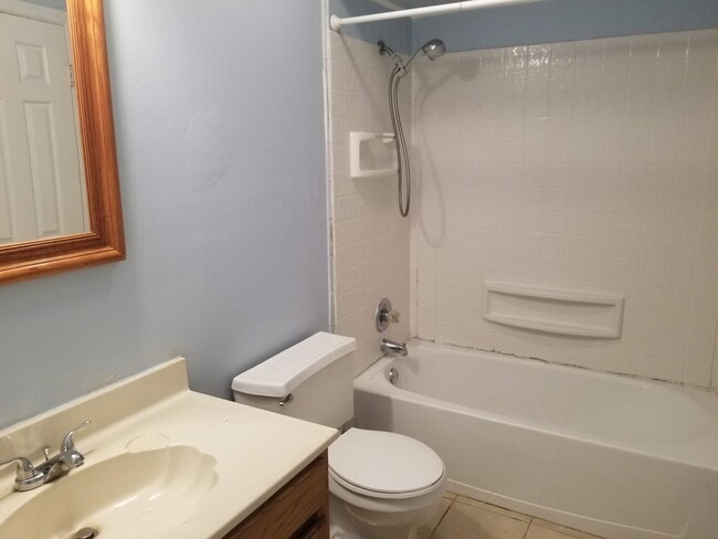 Foto del edificio - Two-Bedroom Townhome Across from Country Park