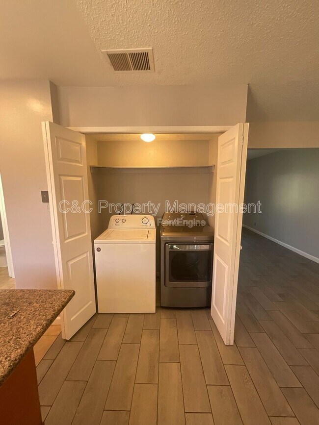 Foto del edificio - 292 Grecia Ct