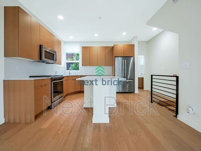 Building Photo - 1134 N 90th St