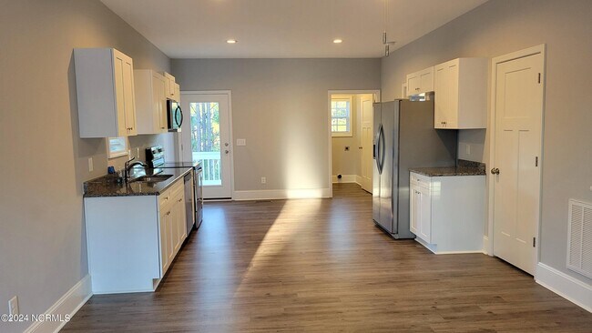 Building Photo - 80 Knoll Rd