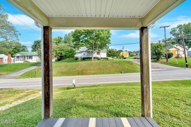 Foto del edificio - 3361 Bloomingdale Rd