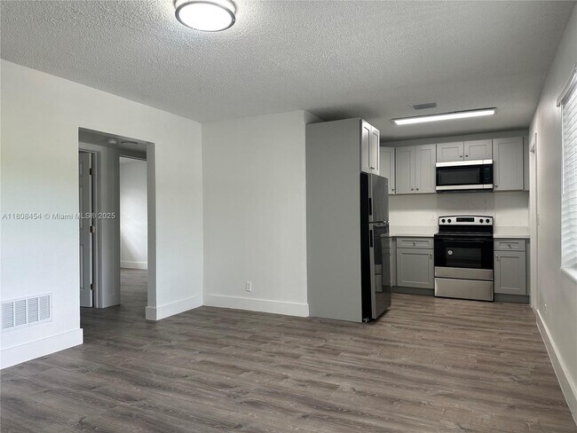 Foto del edificio - 2401 NW 9th Ave