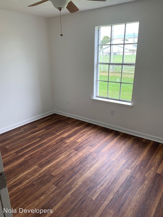 Building Photo - 2 br, 1 bath Apartment - 6875 Harry Dr