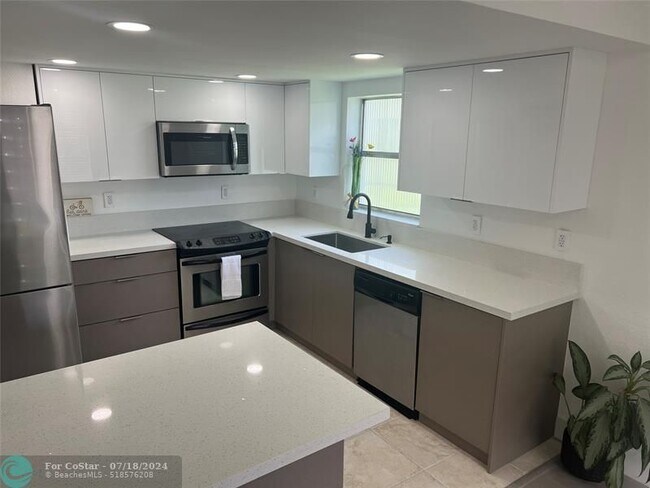 Building Photo - 3100 Coral Springs Dr