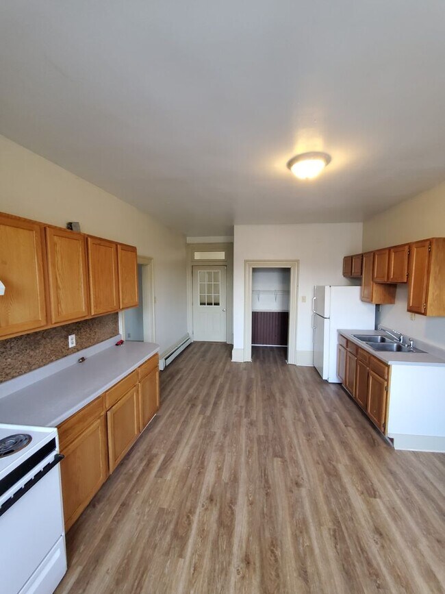 Building Photo - 377 White Deer Ave