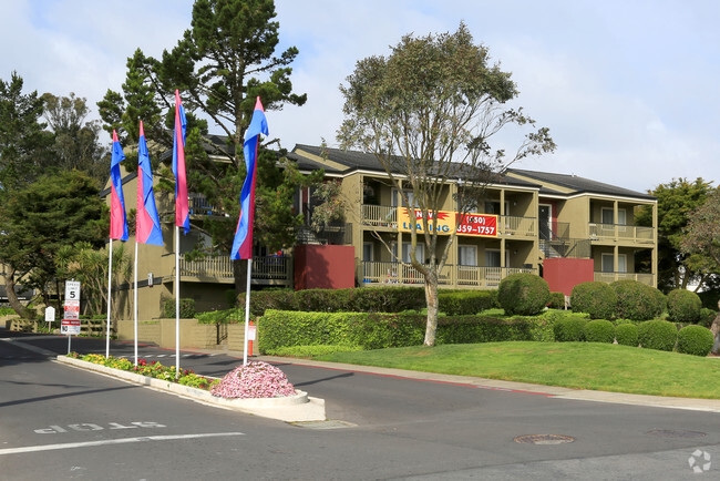 Building Photo - Evergreen Ridge Apartments