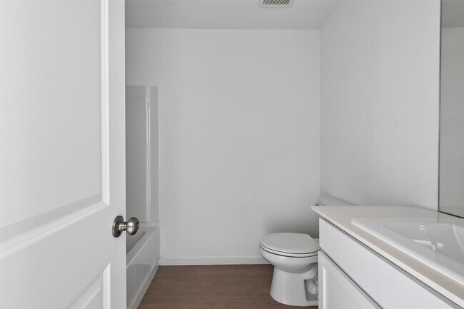 Foto del edificio - 3302 Hereford Dr