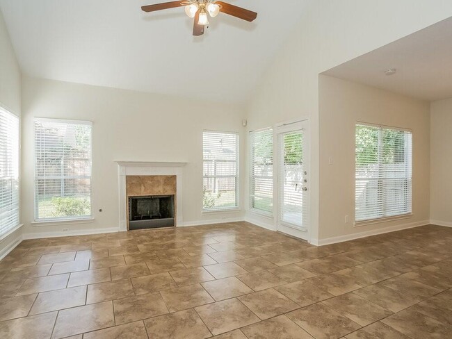 Building Photo - 13314 Chasworth Dr