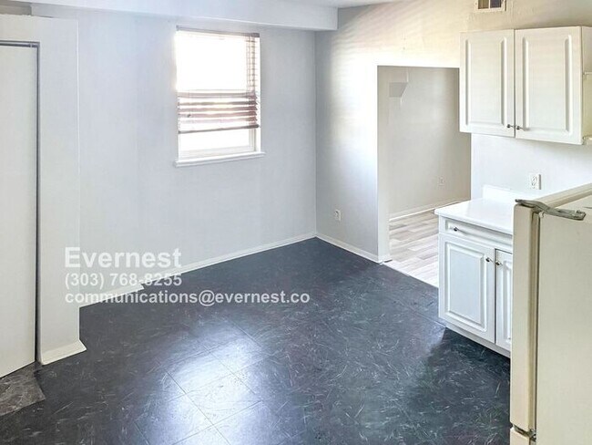 Foto del edificio - Cozy 1-Bedroom, 1-Bathroom Apartment Near ...